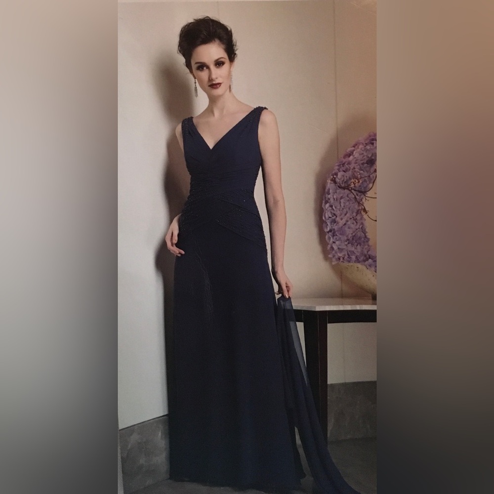 New Elegant V-Neck Navy Evening Gown